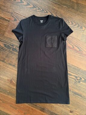Hermès Black Logo Pocket Tee Dress with Embossed Patch. NWT size 38.